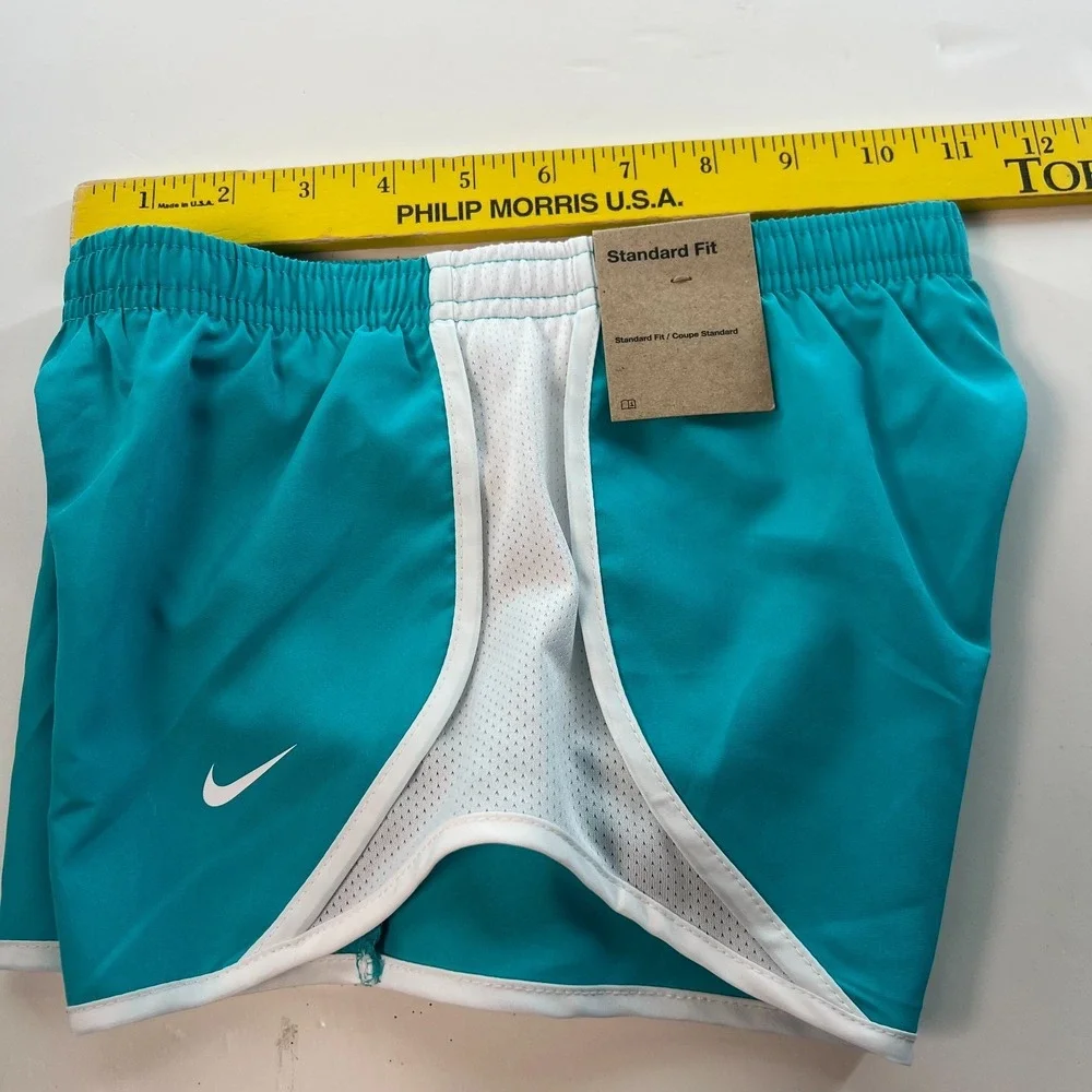 Nike Kids Shorts XS  Dri-Fit Green Standard Fit Running Athletic NWT Retail $25 - Picture 2 of 12